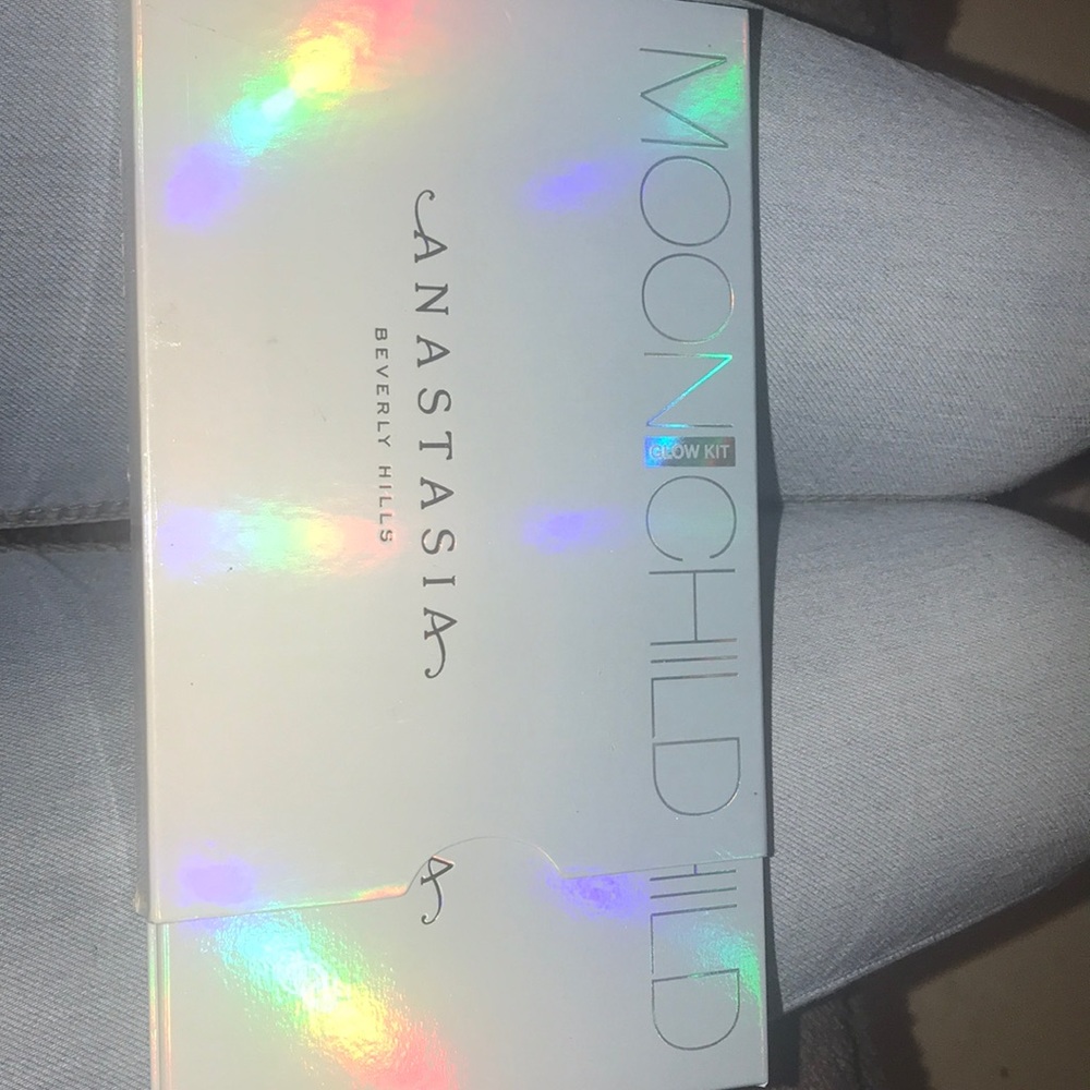 Anastasia Beverly Hills MoonChild GlowKit 💜